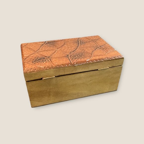 Handcrafted Wooden Trinket Box With Embossed Textured Design & Hinged Lid - Deco - Picture 3 of 6